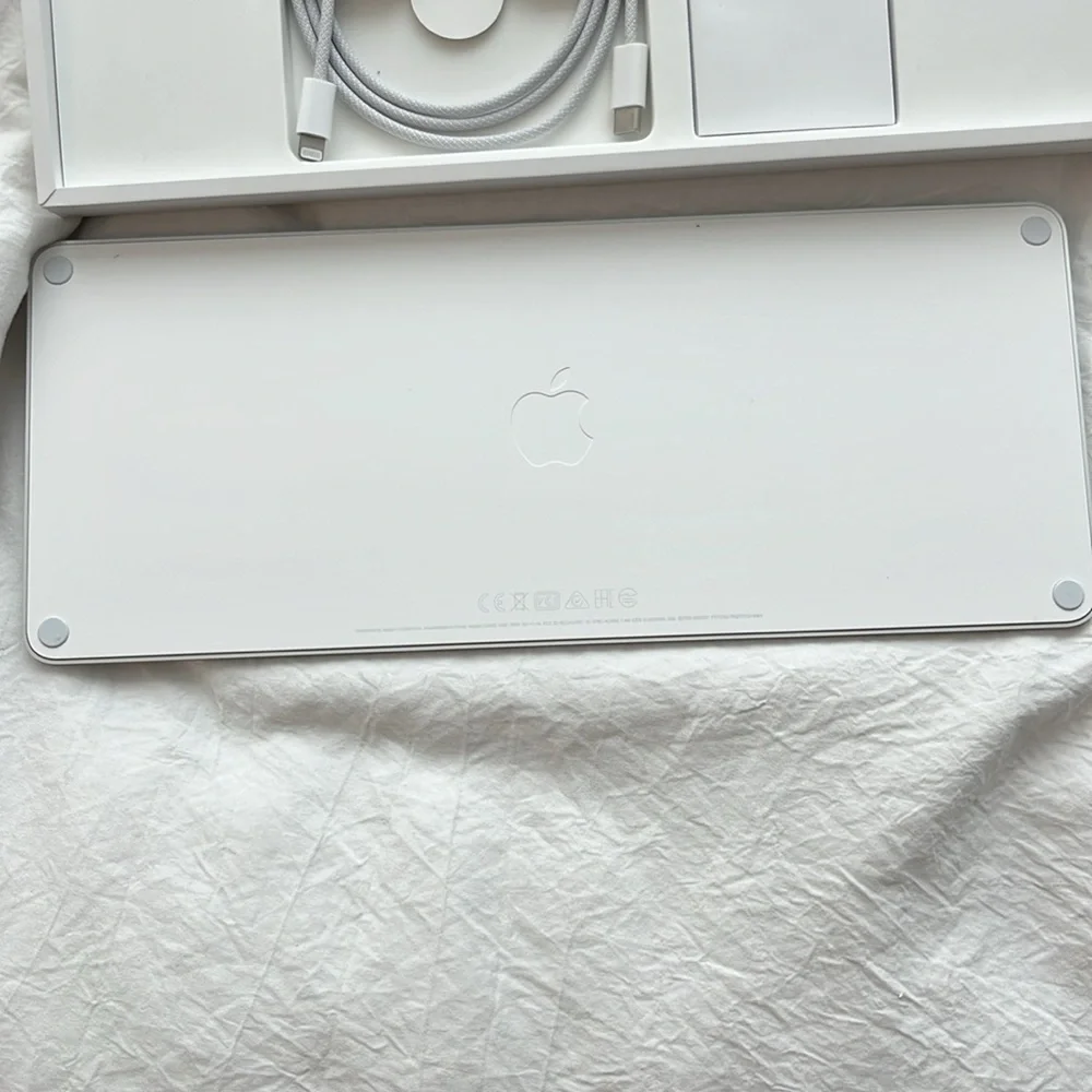 Apple | Magic Keyboard - Picture 4 of 4